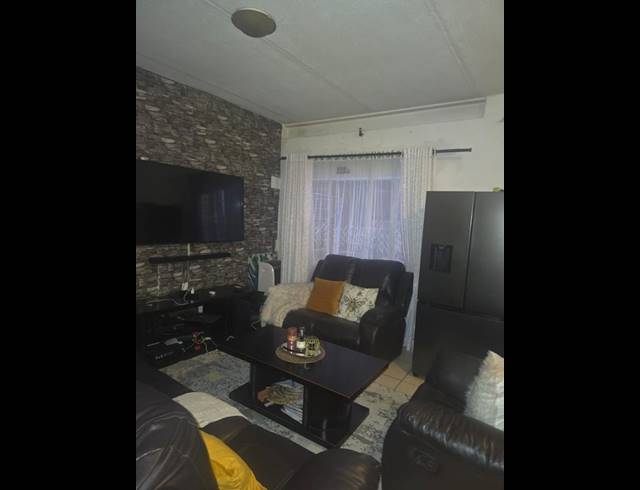 2 BEDROOM APARTMENT FOR SALE IN KEMPTON PARK CENTRAL
